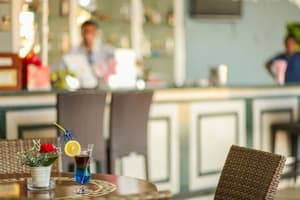 thumbnail: Poolside bar