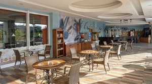 thumbnail: Bar (on property)