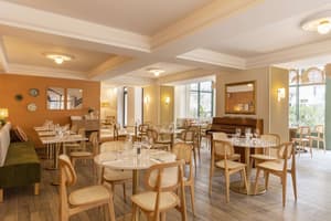 thumbnail: Restaurant