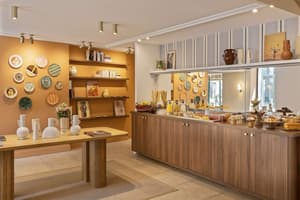 thumbnail: Breakfast area
