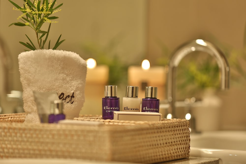 Bathroom amenities