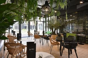 thumbnail: Restaurant