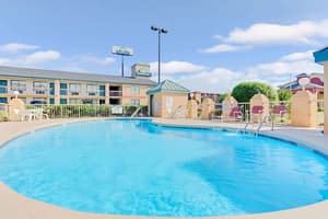 thumbnail: Pool