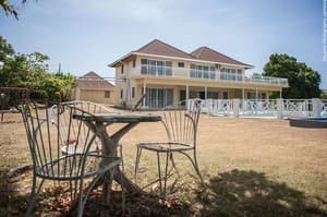 thumbnail: Front of property