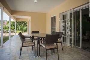 thumbnail: Outdoor dining