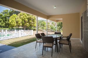 thumbnail: Outdoor dining