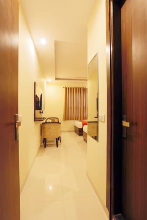 thumbnail: Room service - dining