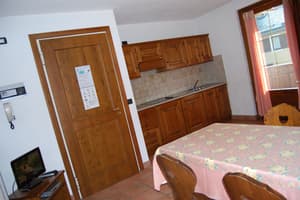 thumbnail: In-room dining