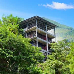 thumbnail: Front of property