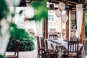 thumbnail: Outdoor dining