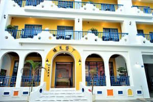 thumbnail: Front of property