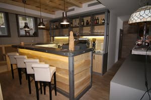 thumbnail: Bar (on property)