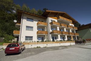 thumbnail: Front of property