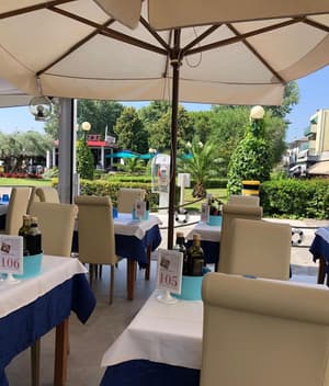 thumbnail: Restaurant