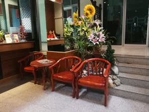 thumbnail: Lobby sitting area