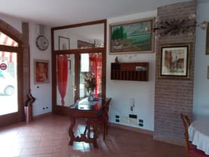 thumbnail: Interior entrance