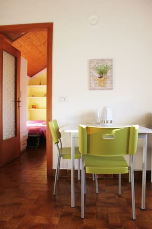 thumbnail: In-room dining