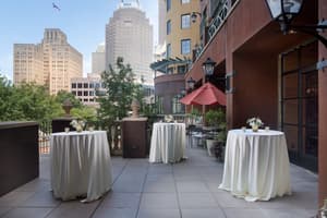 thumbnail: Bar (on property)