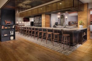 thumbnail: Bar (on property)