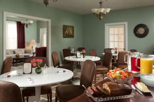 thumbnail: Breakfast area
