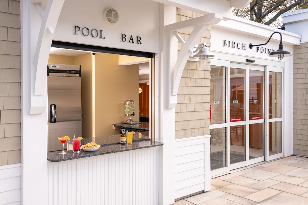 Poolside bar