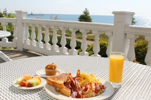 thumbnail: Breakfast area