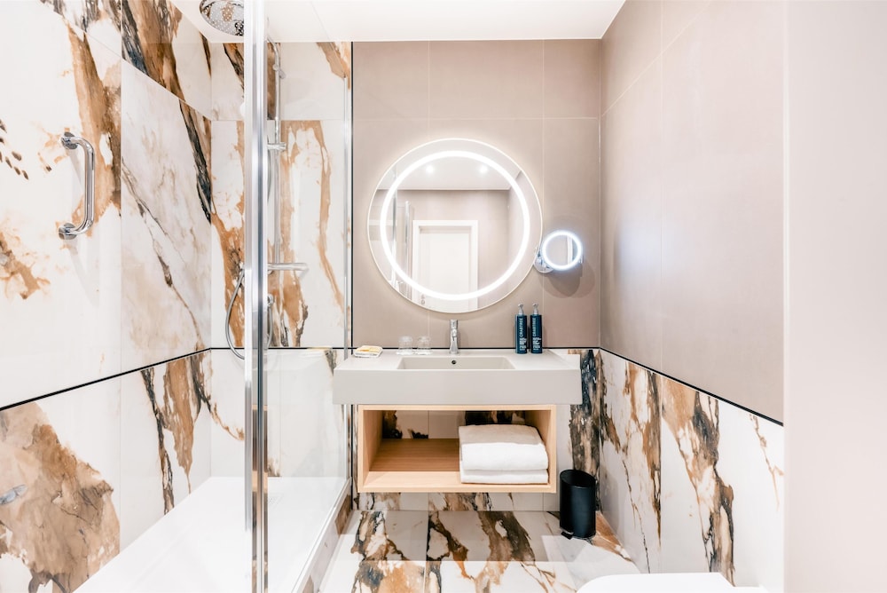 Bathroom shower