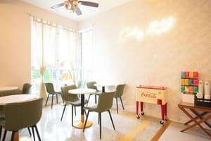 thumbnail: Breakfast area