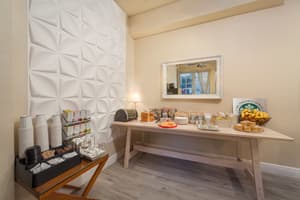 thumbnail: Breakfast area