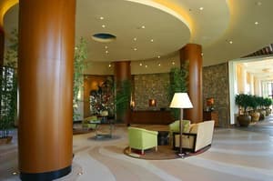 thumbnail: Lobby sitting area