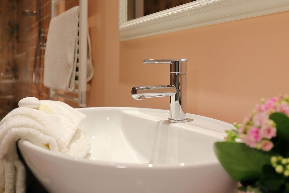 Bathroom sink