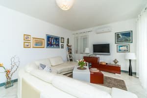 thumbnail: Living room