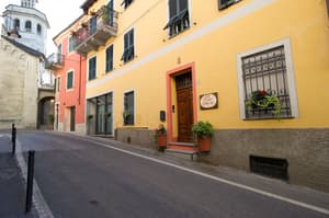 thumbnail: Front of property