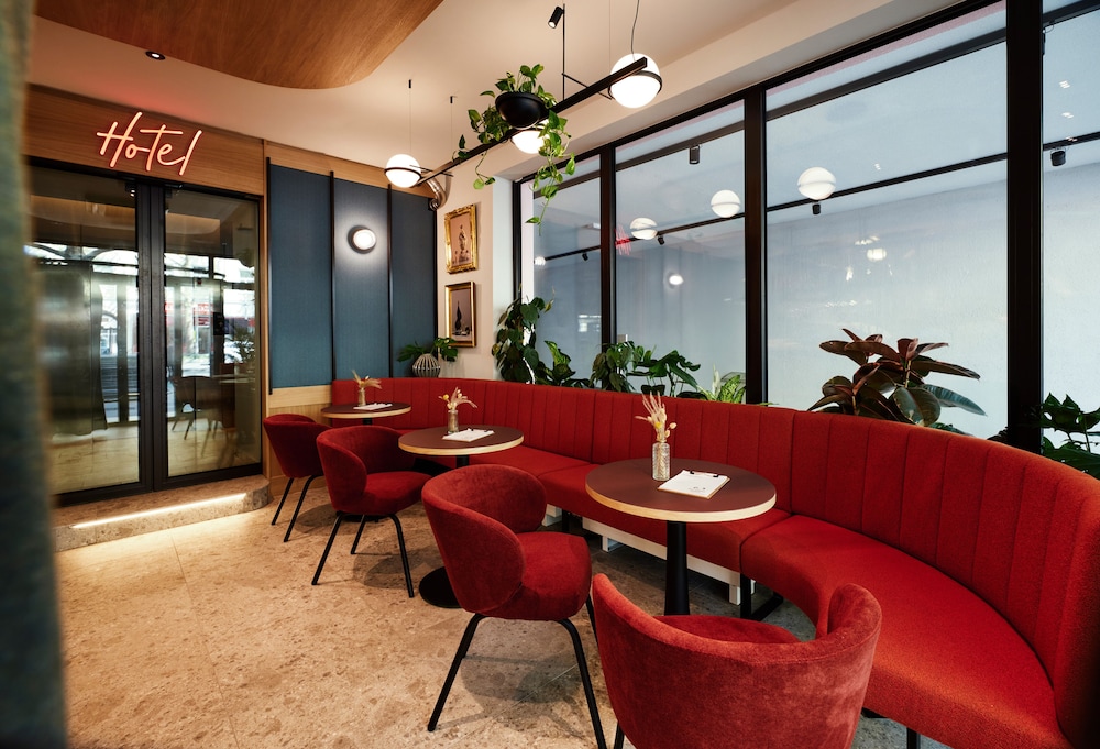 Lobby lounge