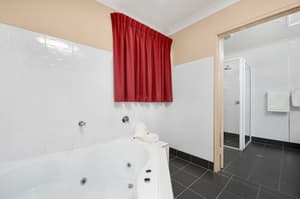 thumbnail: Jetted tub