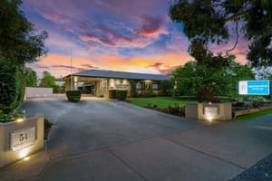 thumbnail: Front of property
