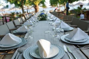 thumbnail: Outdoor dining