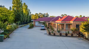 thumbnail: Front of property