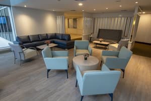 thumbnail: Bar (on property)