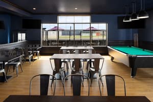 thumbnail: Restaurant