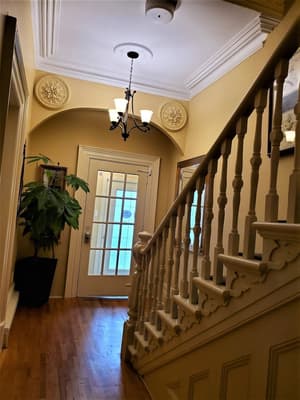 thumbnail: Interior entrance