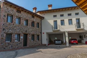 thumbnail: Front of property
