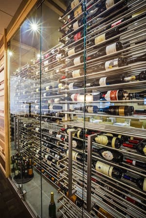 thumbnail: Bar (on property)