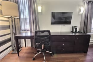 thumbnail: In-room business center