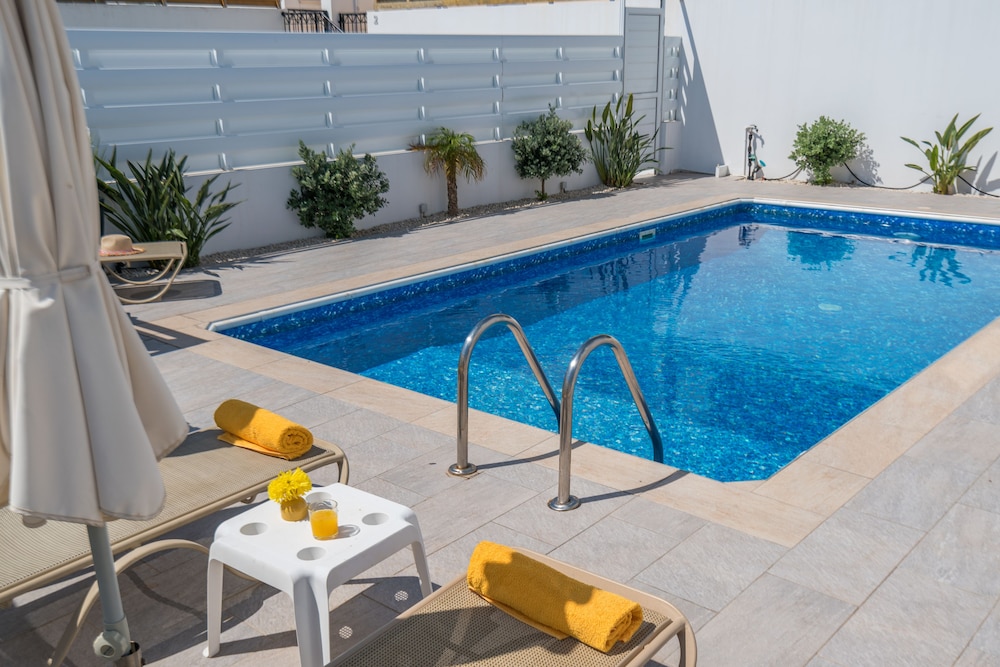 Private pool