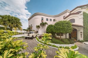 thumbnail: Front of property