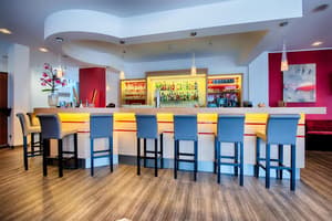 thumbnail: Bar (on property)