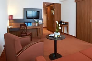 thumbnail: In-room business center