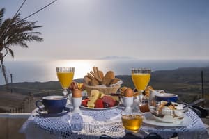 thumbnail: In-room dining