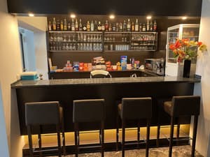 thumbnail: Bar (on property)